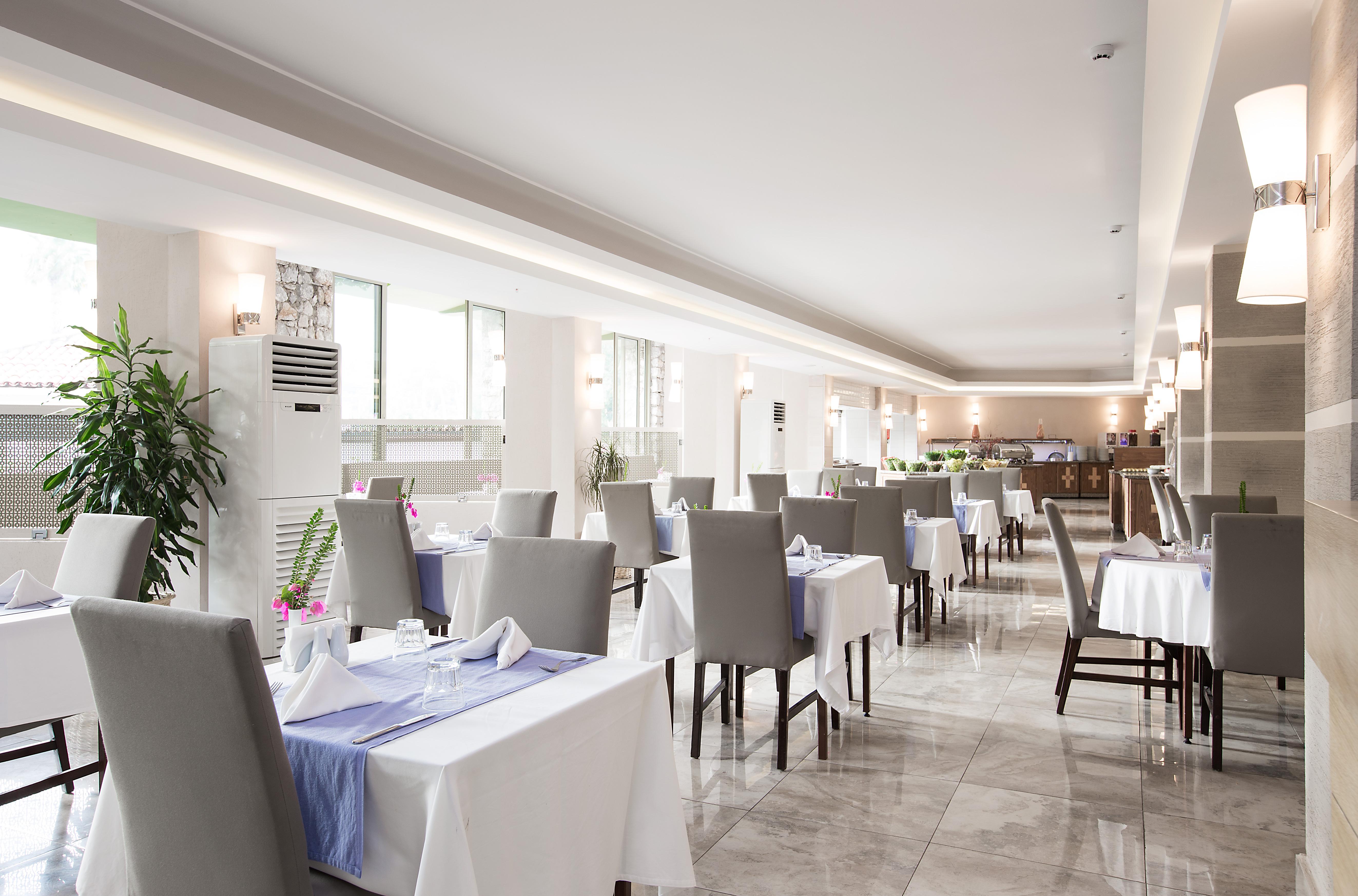 Marti La Perla - Adult Only+16 4*