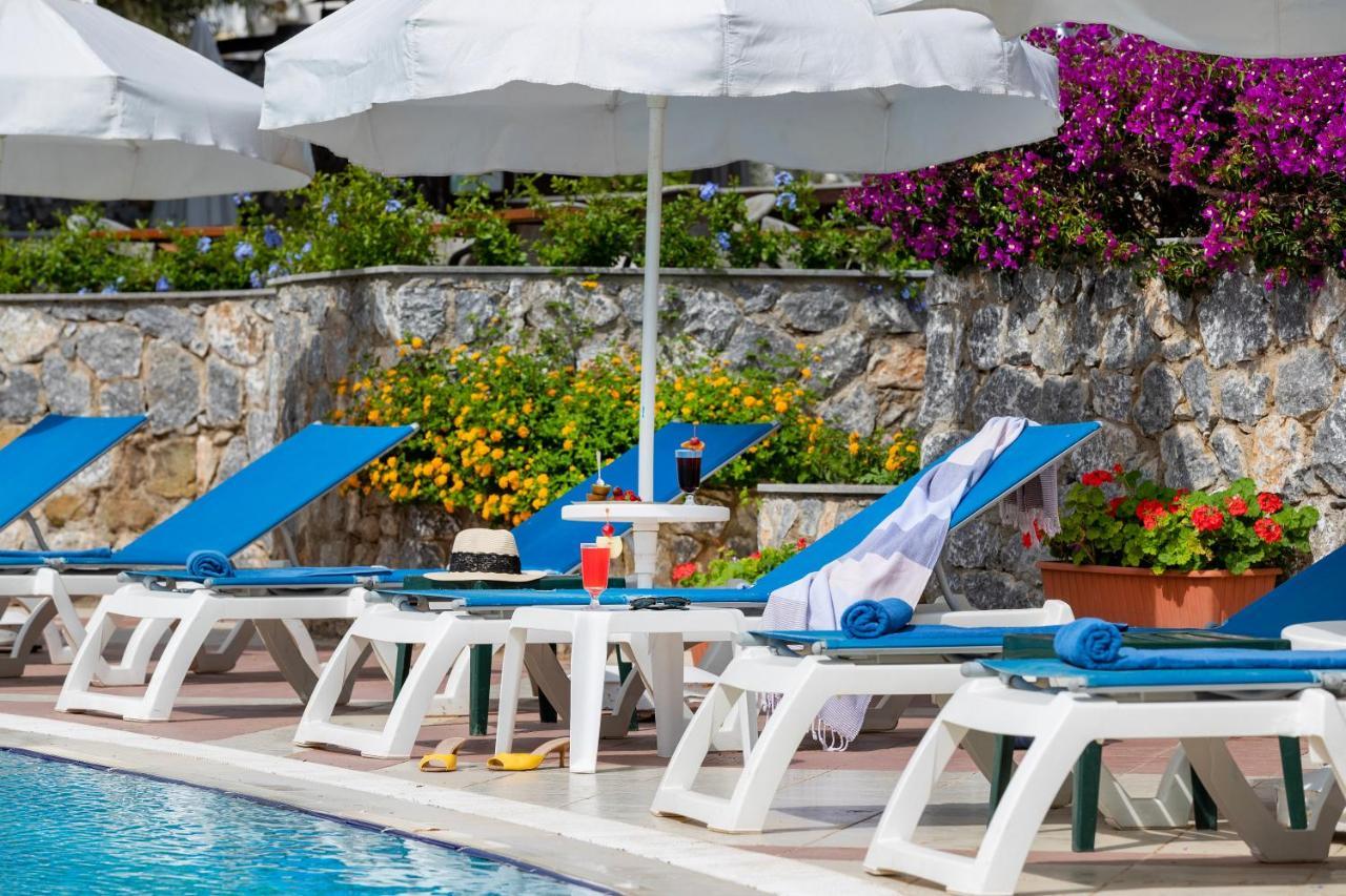 Complex Marti La Perla - Adult Only+16 4*