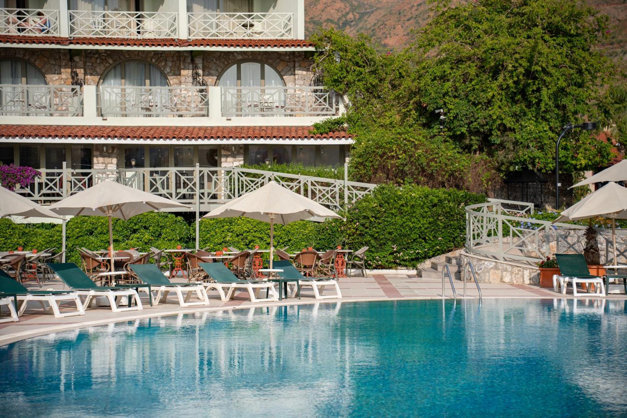 Complex Marti La Perla - Adult Only+16 4*